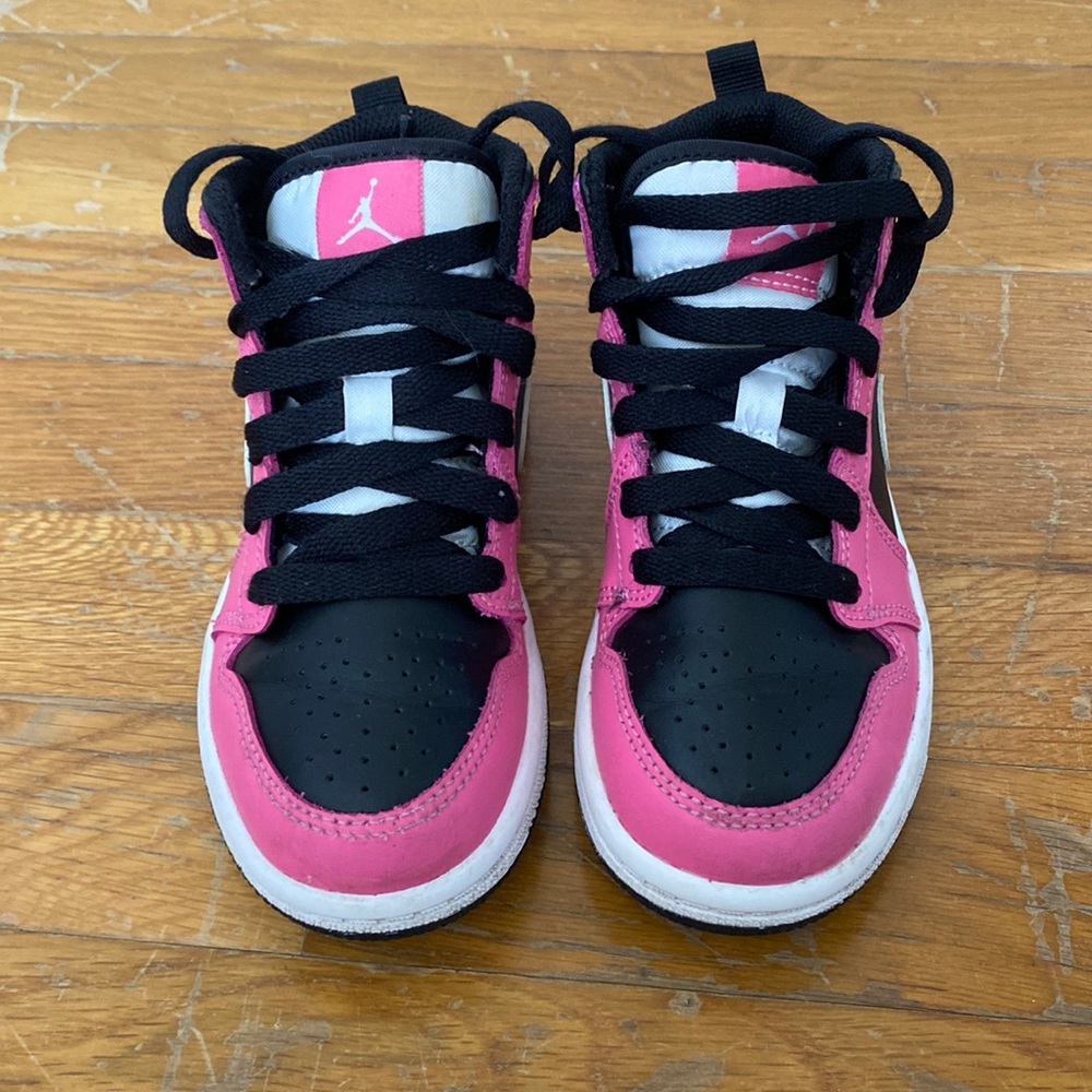Jordan 1s barely worn!